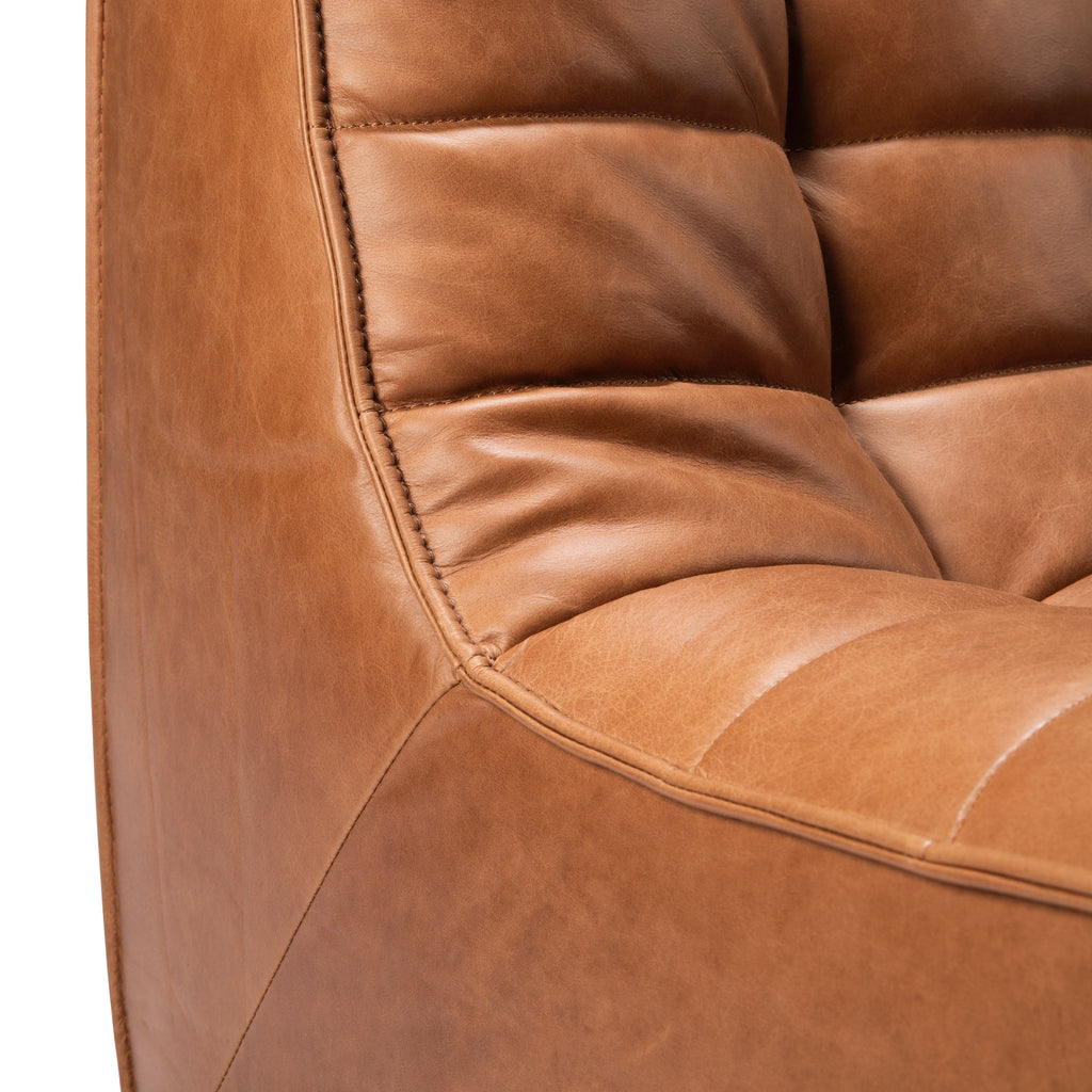 Fauteuil de salon classique en cuir pleine fleur aniline avec assise ergonomique capitonnée