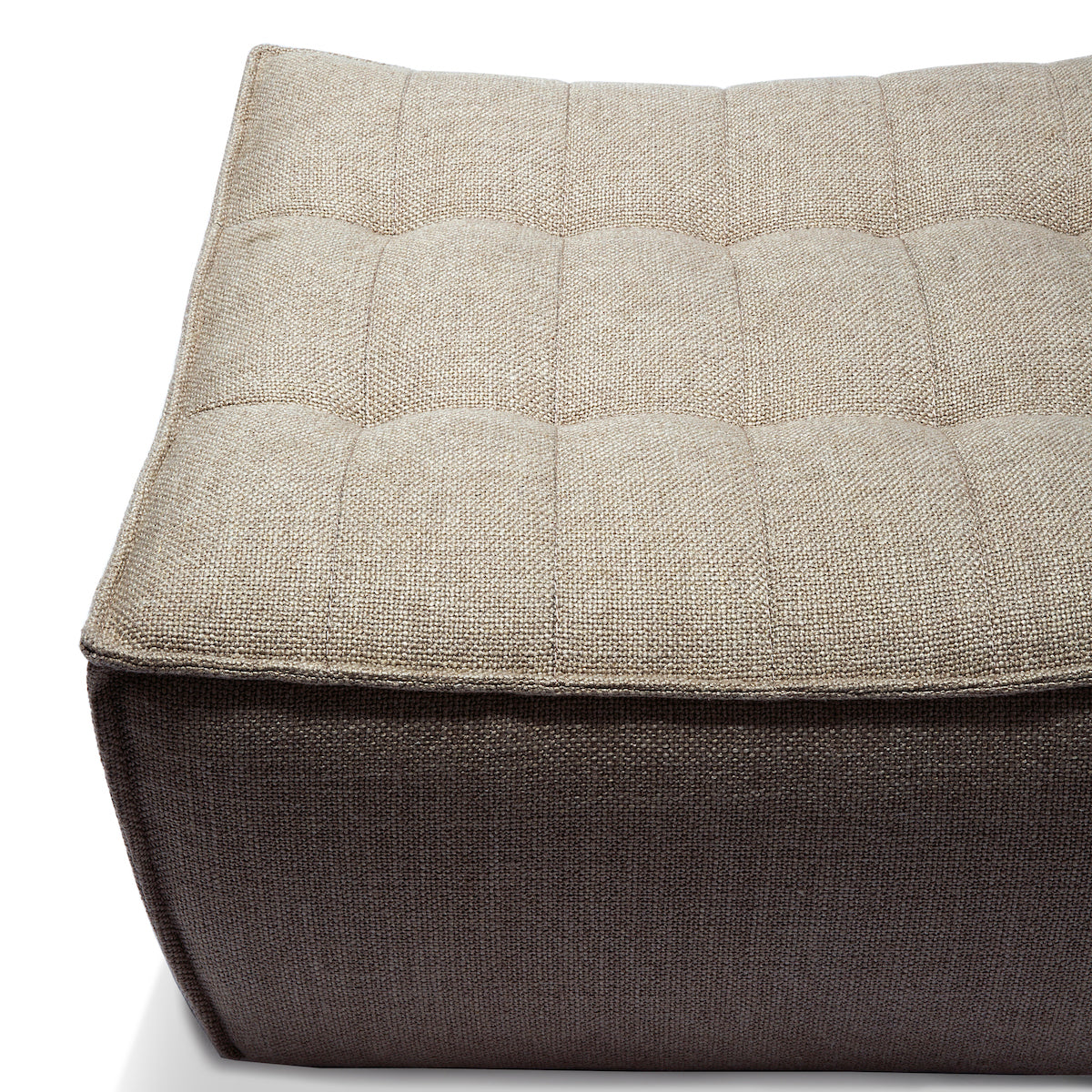 Fauteuil contemporain en polyester-acrylique avec assise capitonnée discrète pour salon