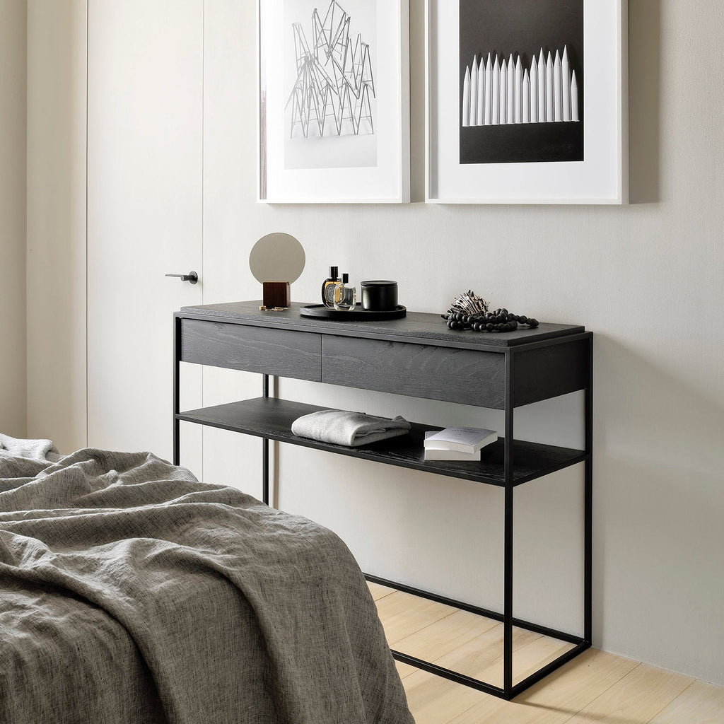 Console en chêne teinté noir contemporaine avec deux tiroirs et piètement en métal pour salon