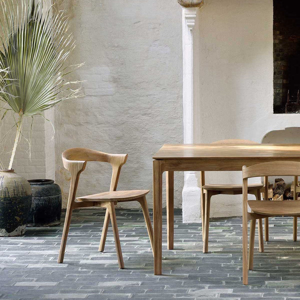 Table à manger scandinave en chêne massif avec pieds fuselés et finition à l'huile-cire pour salle à manger