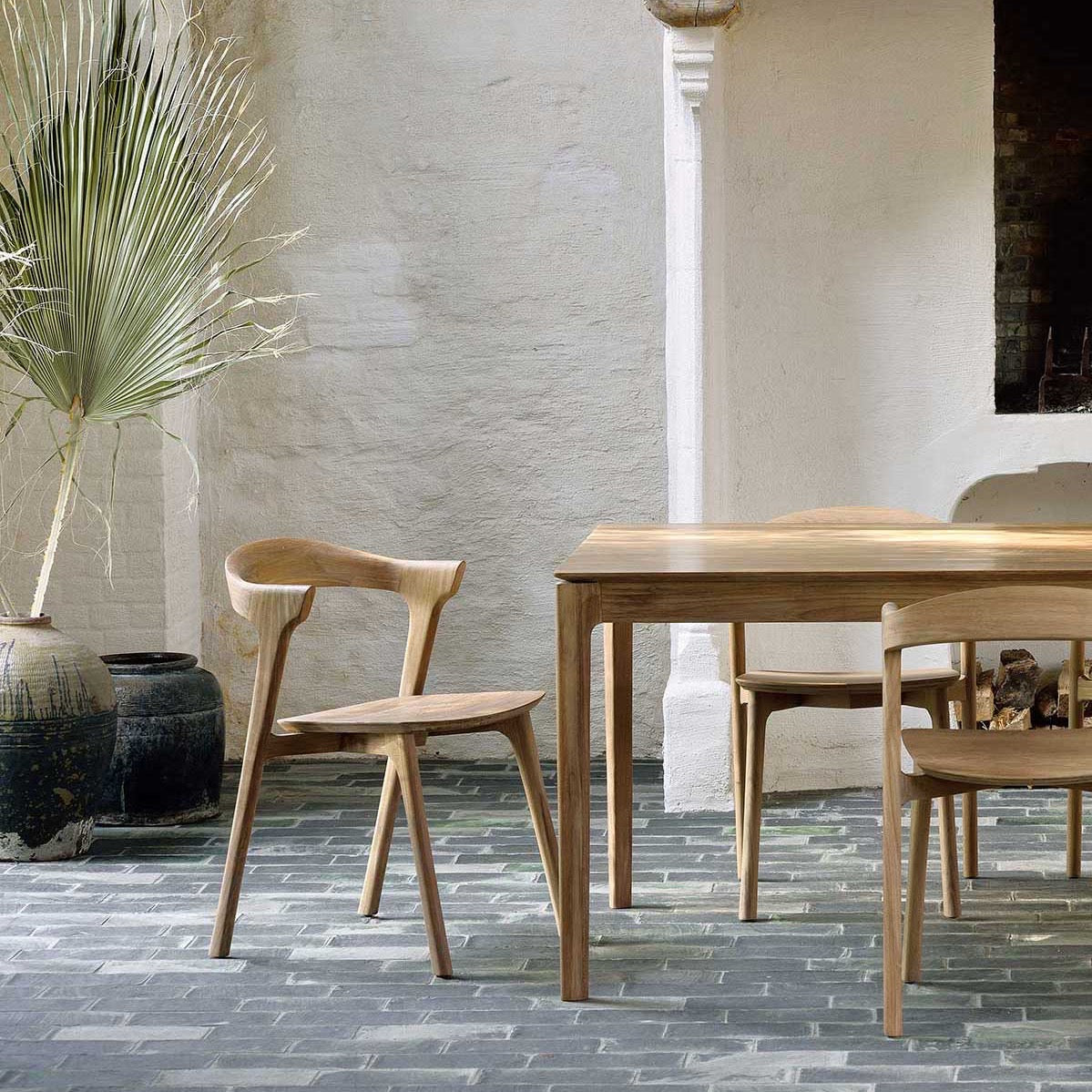 Table à manger scandinave en chêne massif avec pieds fuselés et finition à l'huile-cire pour salle à manger