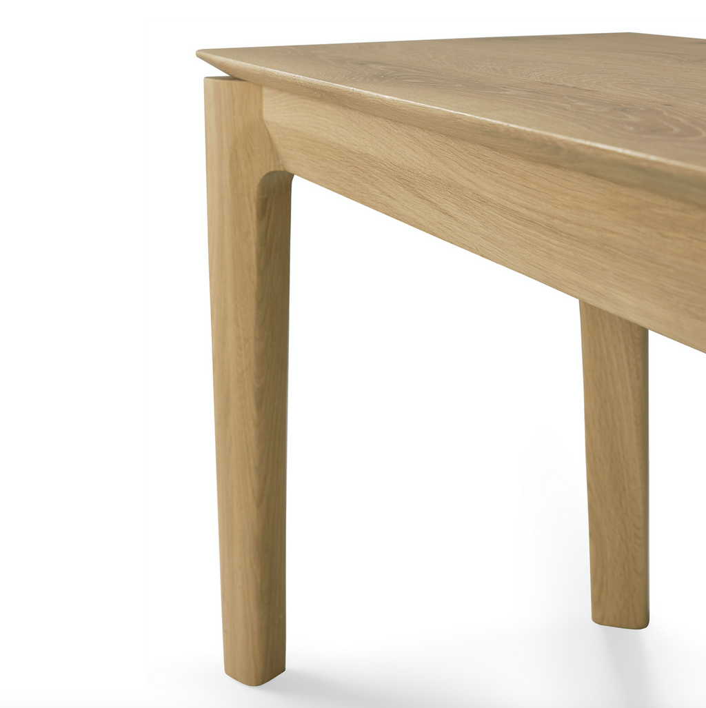 Banc de salle à manger scandinave en chêne massif avec pieds fuselés