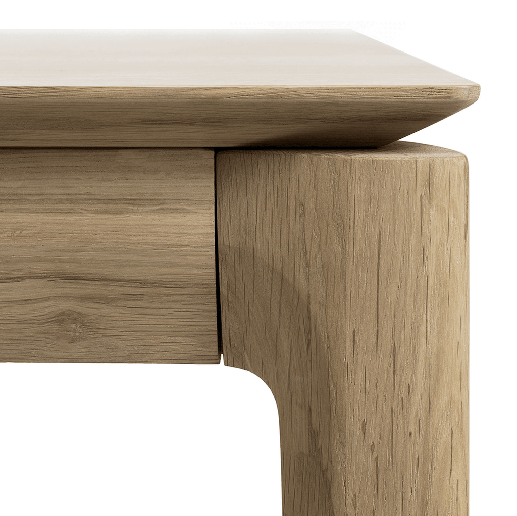 Table à manger scandinave en chêne massif avec pieds fuselés et finition à l'huile-cire pour salle à manger