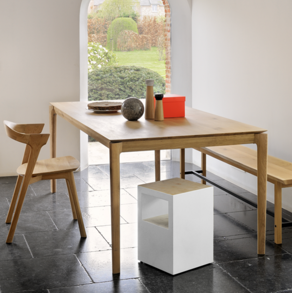 Table à manger scandinave en chêne massif avec pieds fuselés et finition à l'huile-cire pour salle à manger