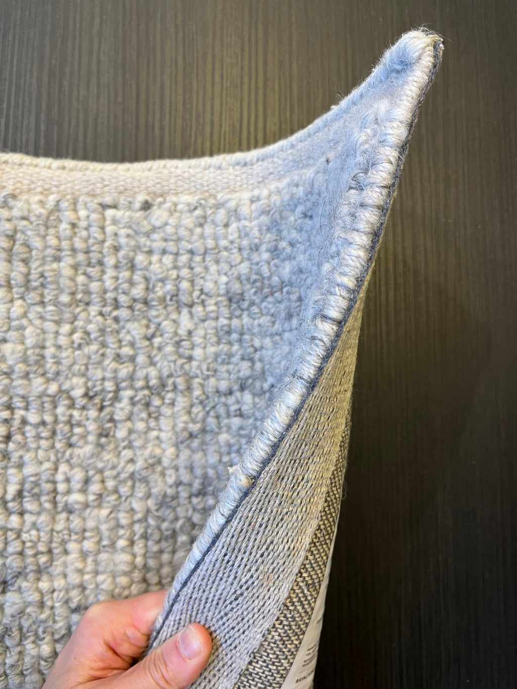 Tapis tissé main en 100 % laine de Nouvelle-Zélande raffinée avec bordure en coton couleur Os pour salon