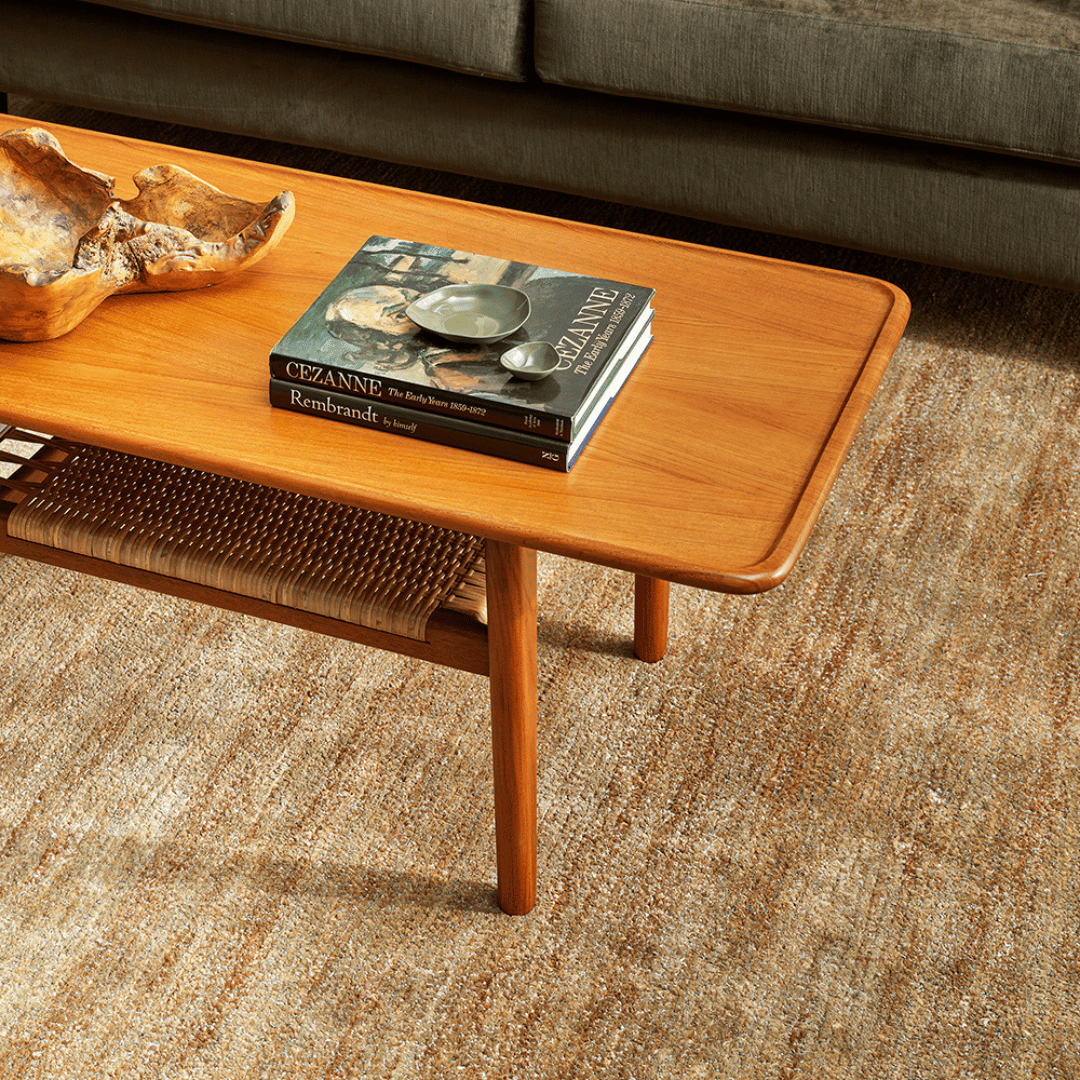 Tapis plat tissé en soie de bambou naturel et jute, tons sable terreux, pour zones très fréquentées