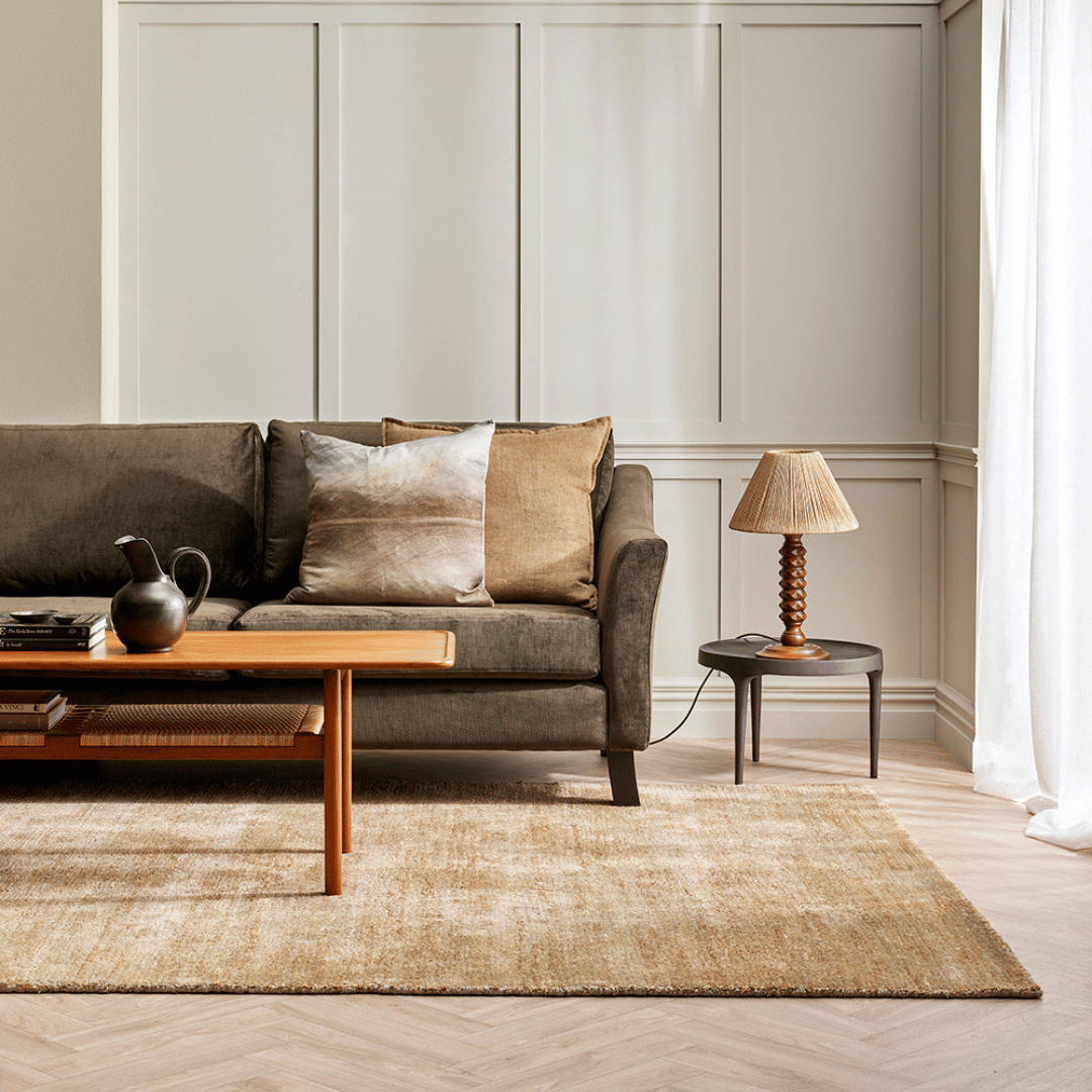Tapis plat tissé en soie de bambou naturel et jute, tons sable terreux, pour zones très fréquentées