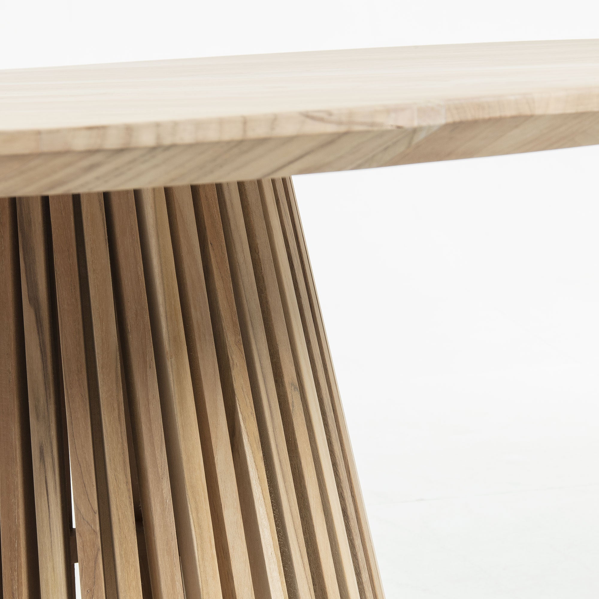 Table à manger ronde en teck massif naturel avec piédestal à lattes pour salle à manger