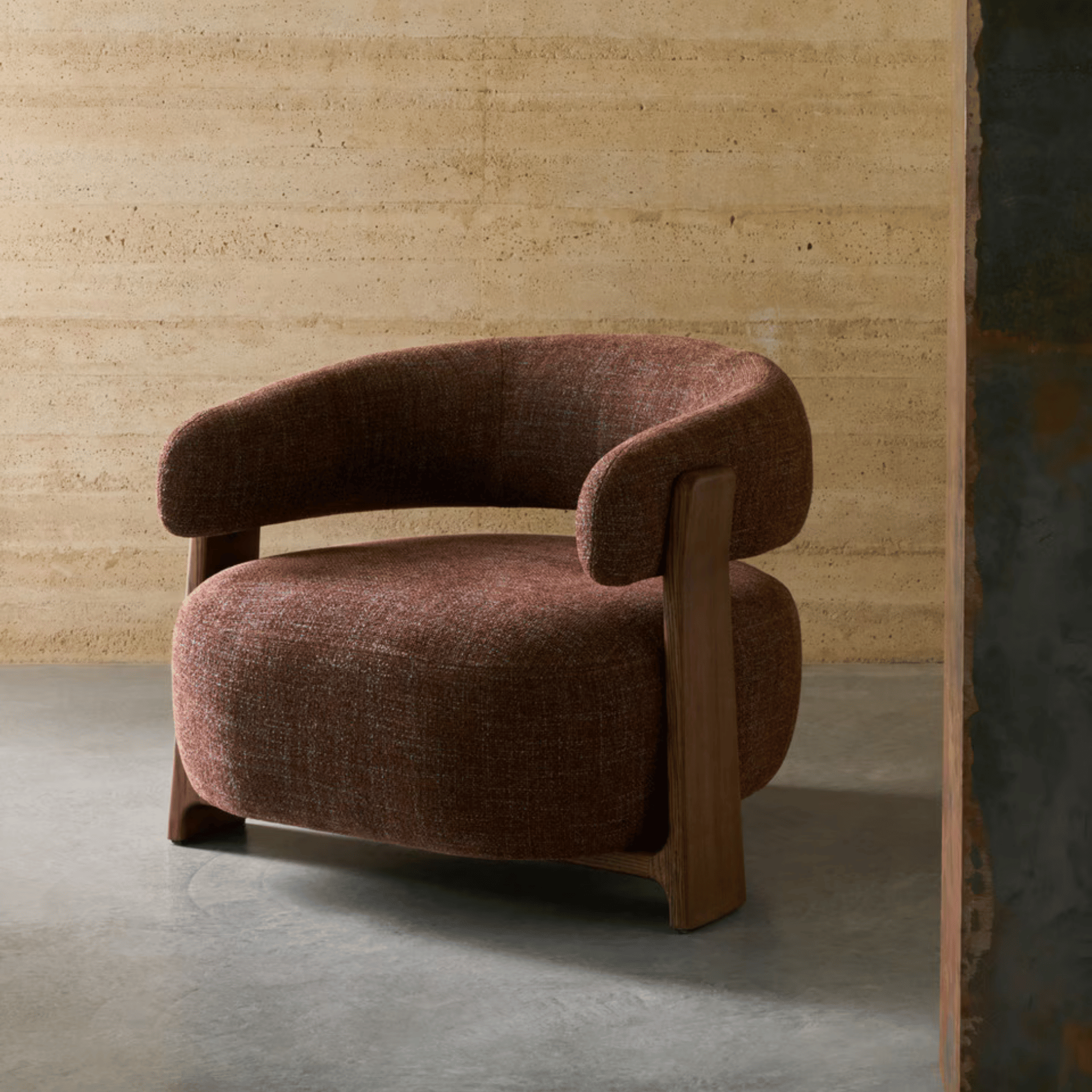 Fauteuil en polyester recyclé moderne avec pieds en bois de noyer pour salon