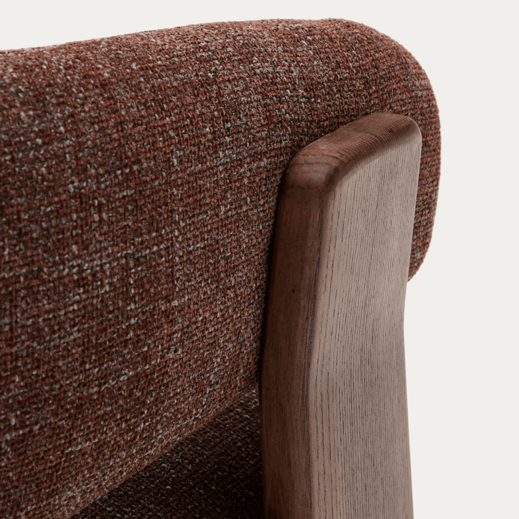 Fauteuil en polyester recyclé moderne avec pieds en bois de noyer pour salon