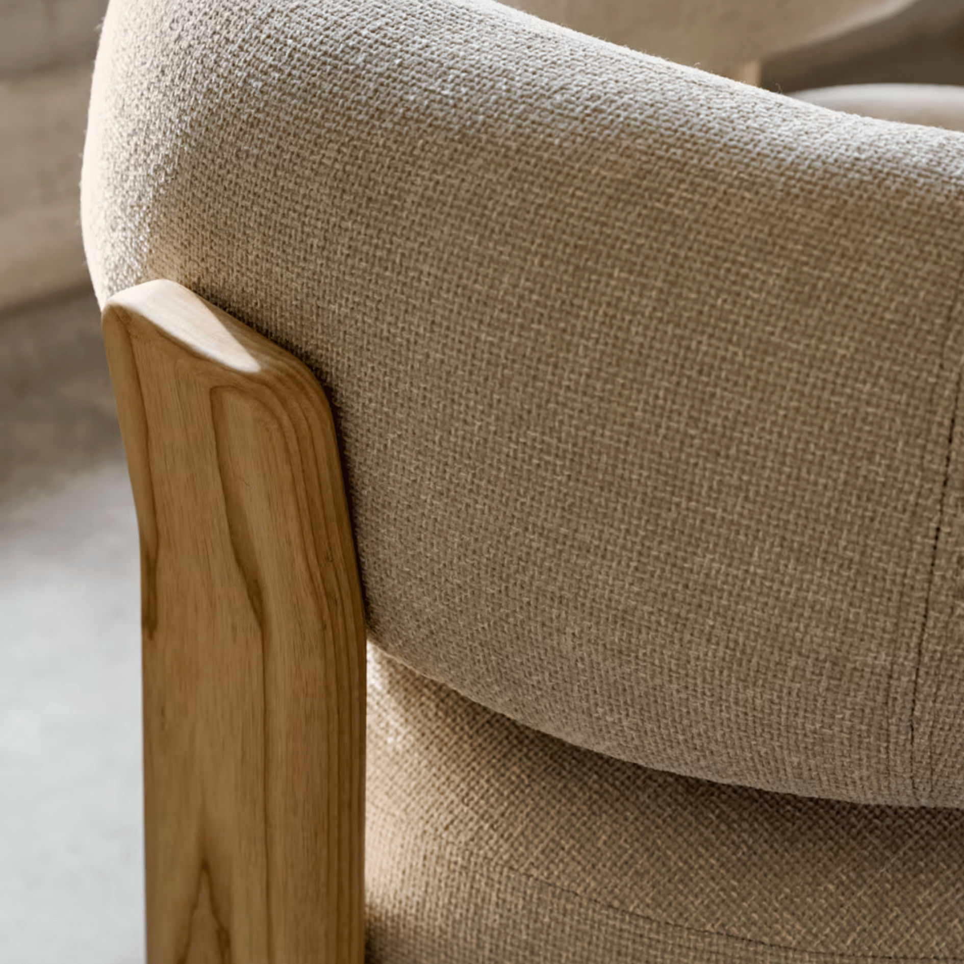 Fauteuil contemporain en polyester recyclé avec assise en mousse haute densité pour salon