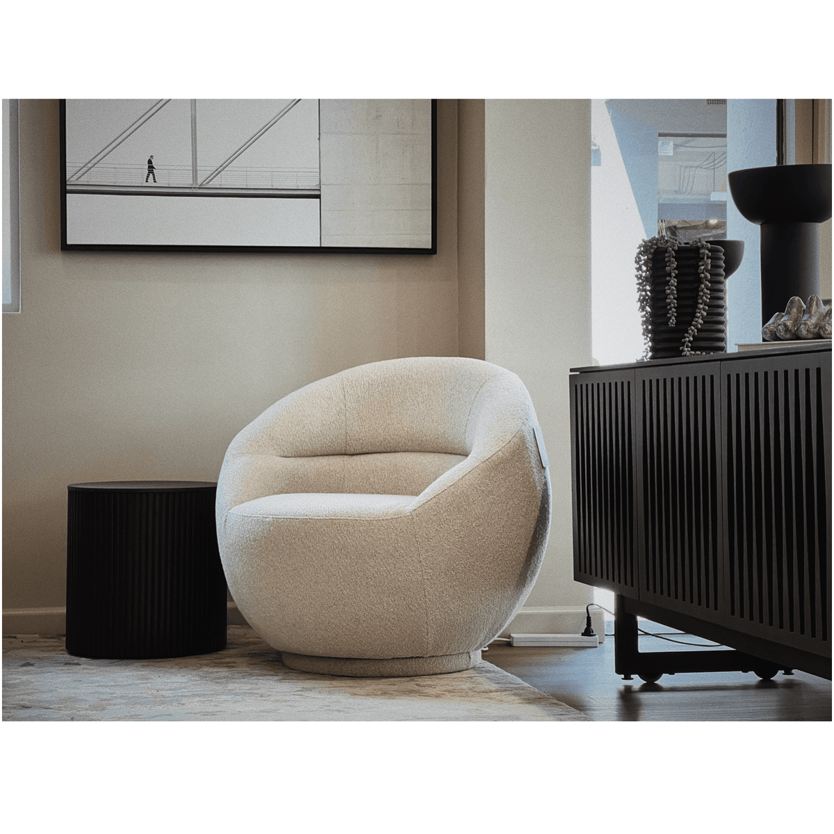 Fauteuil pivotant compact en polyester avec base à retour automatique pour chambre ou salon