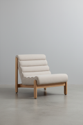 Fauteuil contemporain en polyester bouclé avec cadre tubulaire en chêne arrondi pour le salon