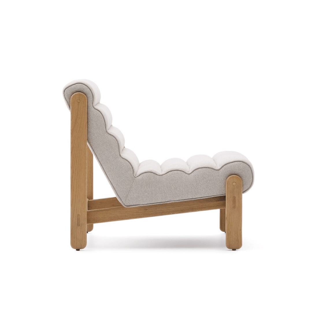 Fauteuil contemporain en polyester bouclé avec cadre tubulaire en chêne arrondi pour le salon