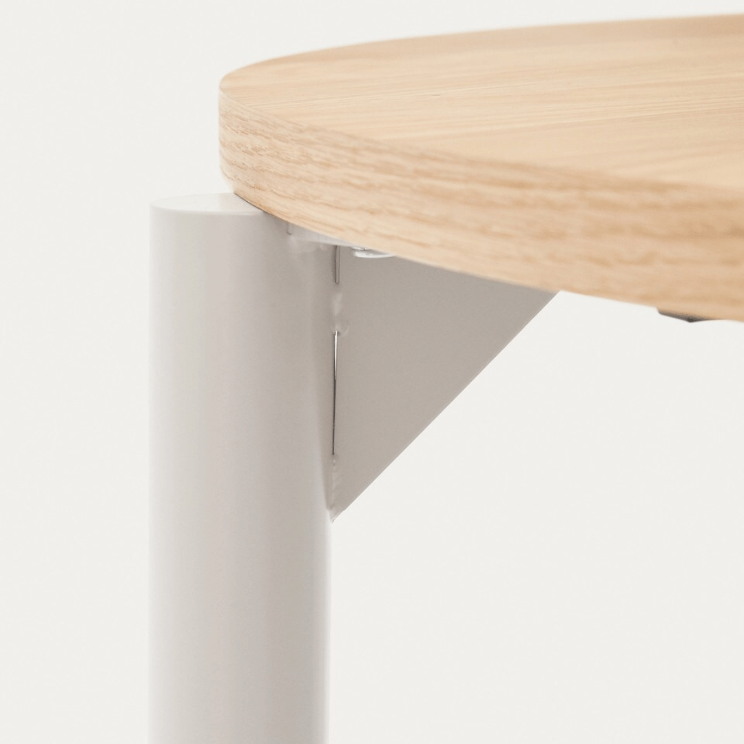 Table à manger ronde extensible en placage de chêne contemporain avec mécanisme d'ouverture facile pour salle à manger