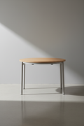 Table à manger ronde extensible en placage de chêne contemporain avec mécanisme d'ouverture facile pour salle à manger