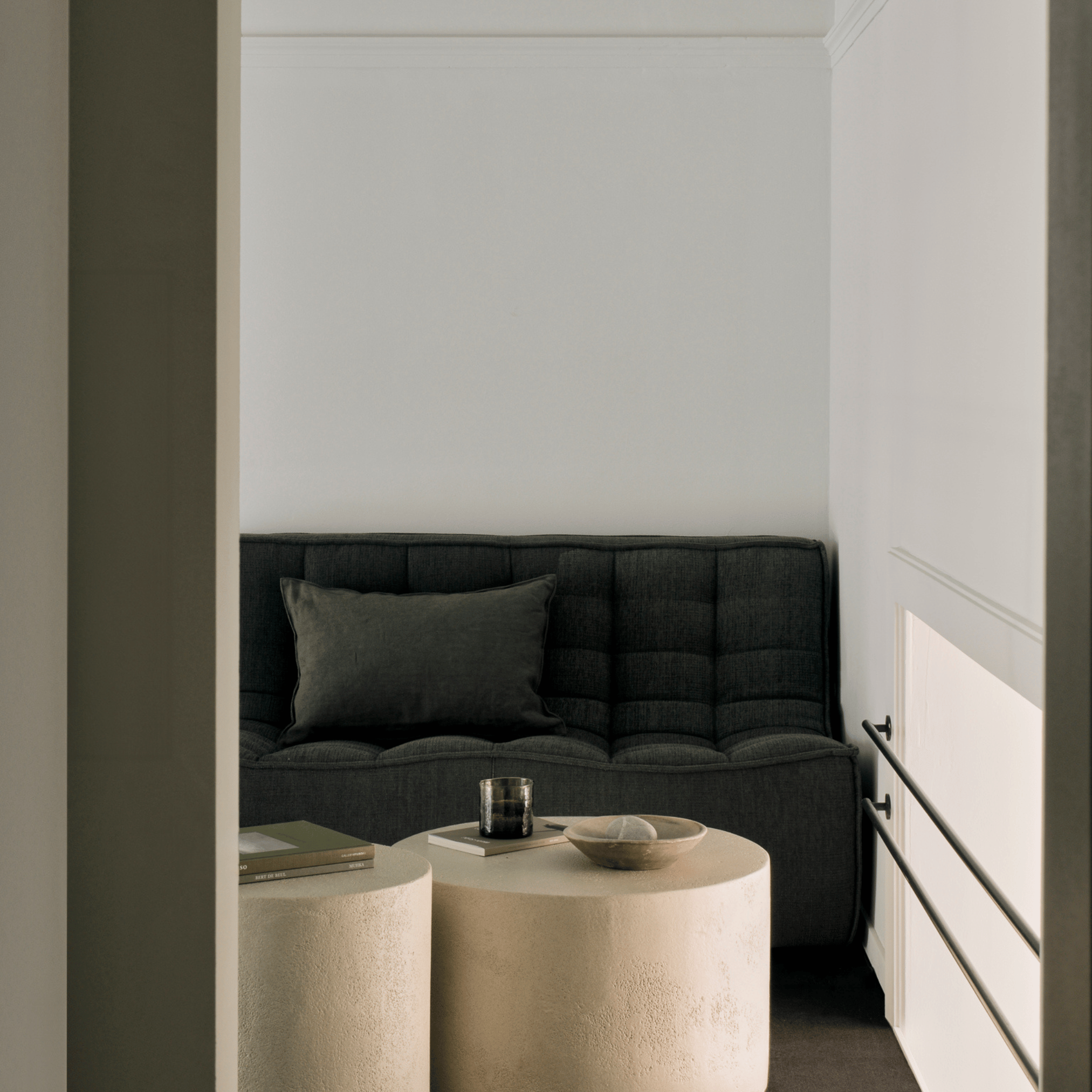 Fauteuil en coton recyclé écologique avec assise capitonnée en mousse haute densité pour salon