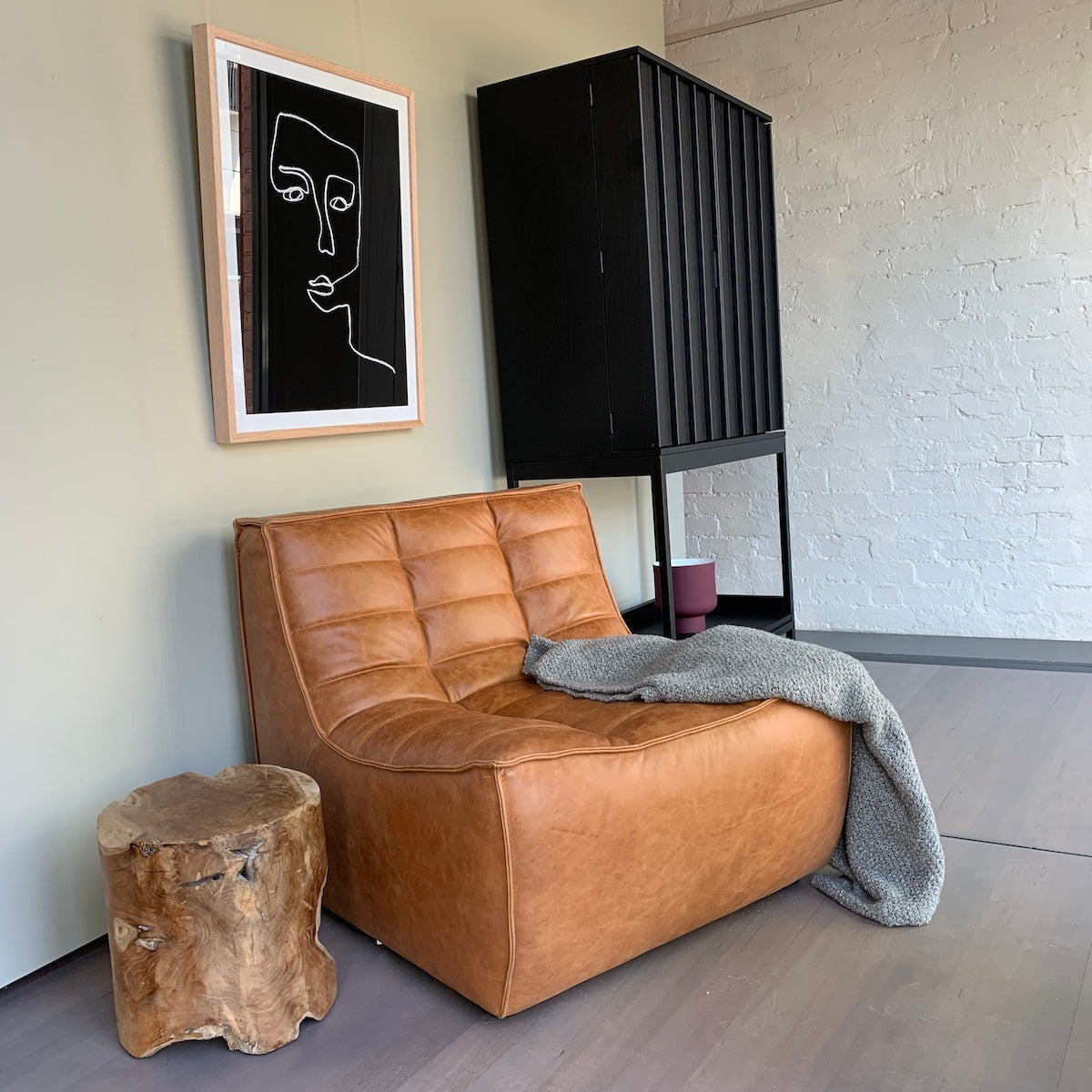 Fauteuil de salon classique en cuir pleine fleur aniline avec assise ergonomique capitonnée