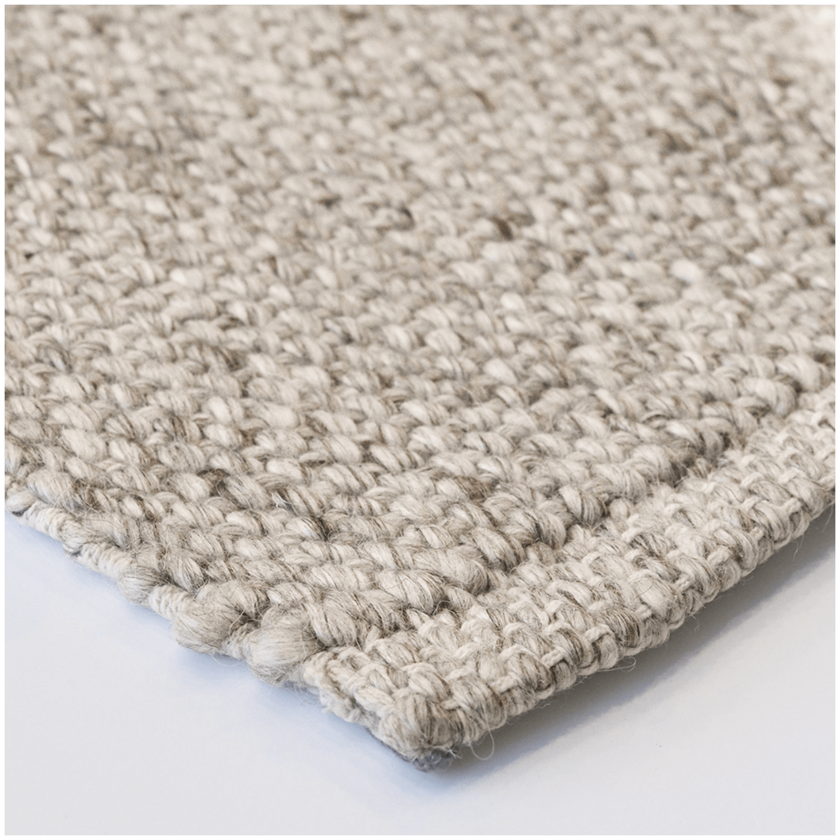 Tapis plat en laine naturelle et viscose avec tissage texturé subtil en galet pour salon