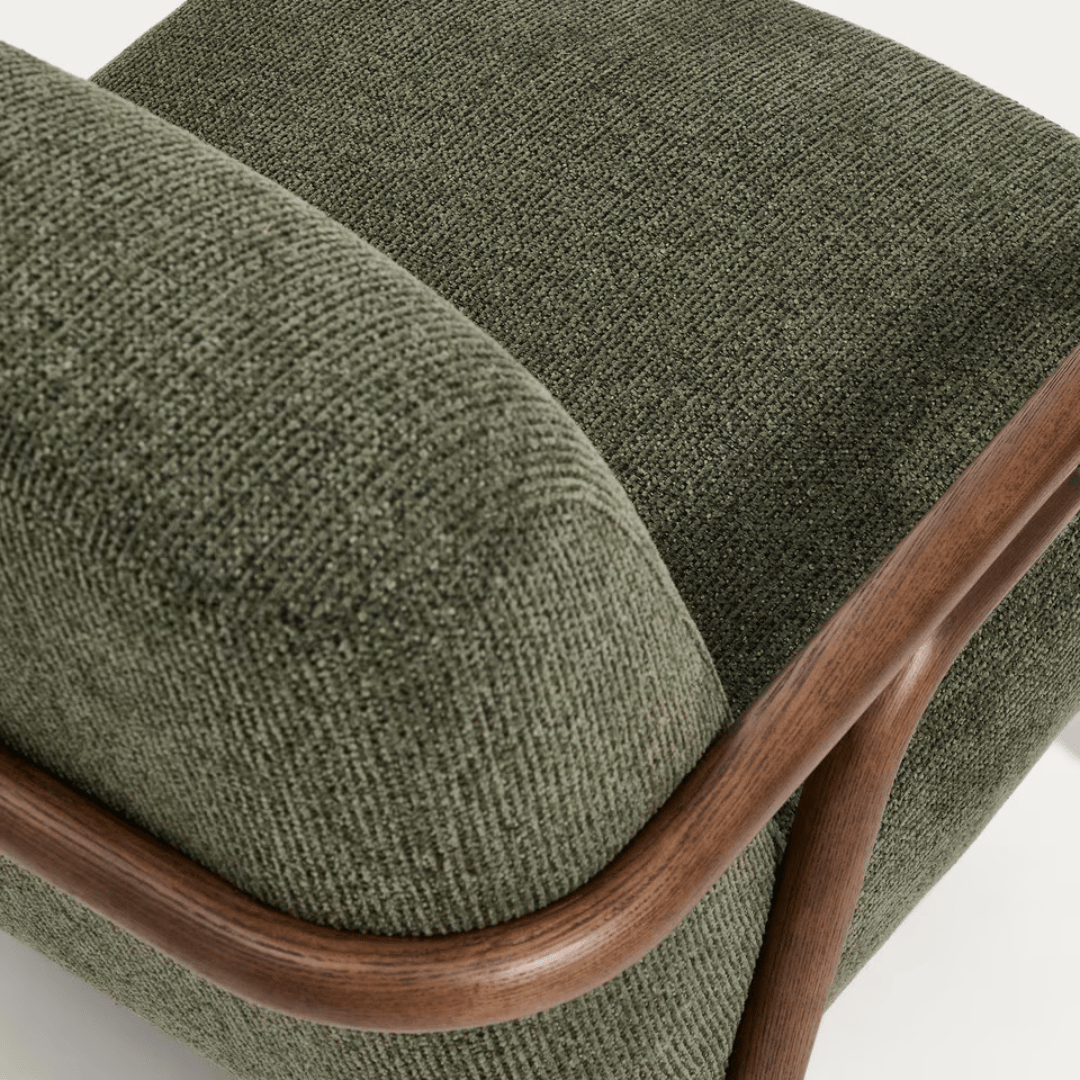 Fauteuil scandinave en polyester avec pieds en frêne massif pour salon