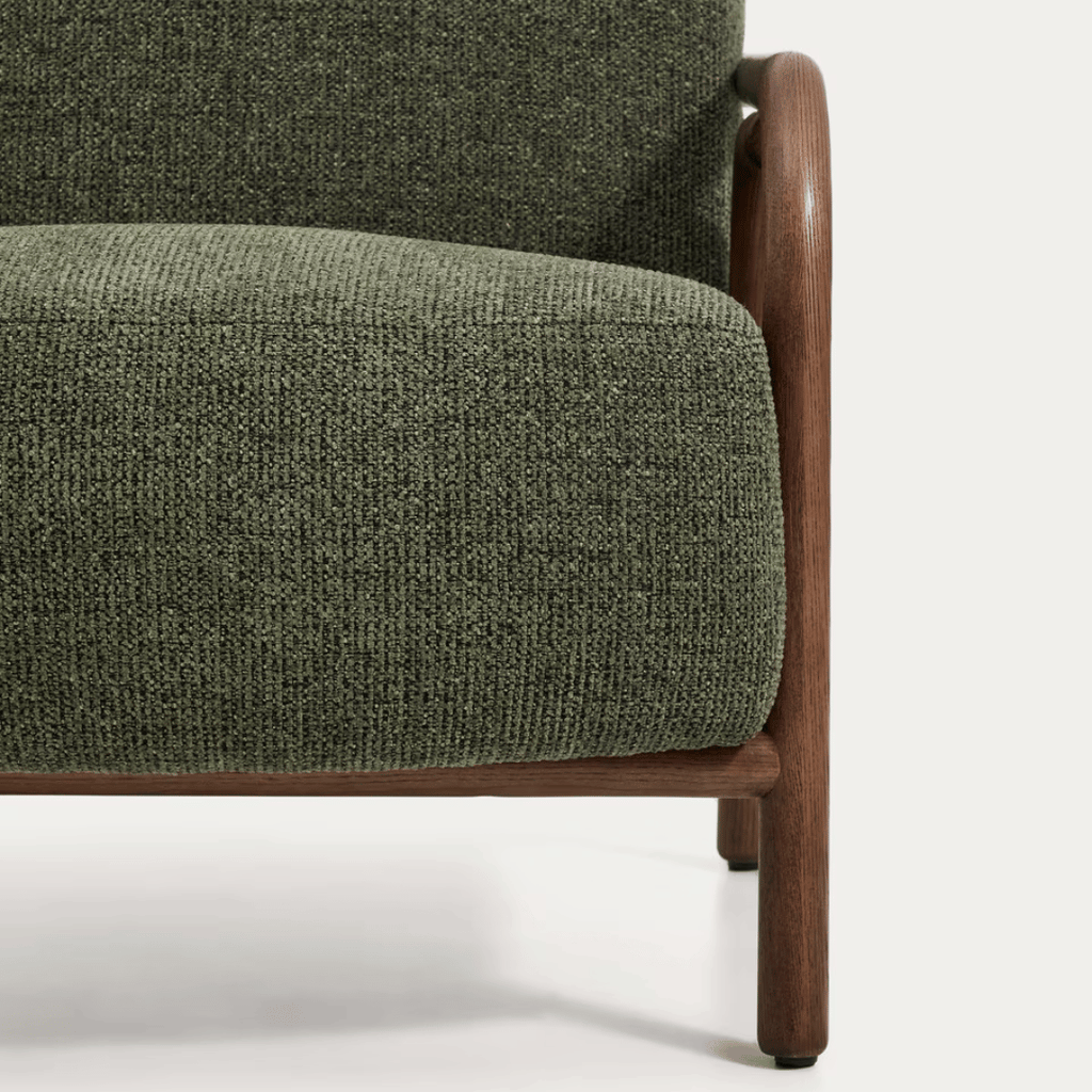 Fauteuil scandinave en polyester avec pieds en frêne massif pour salon