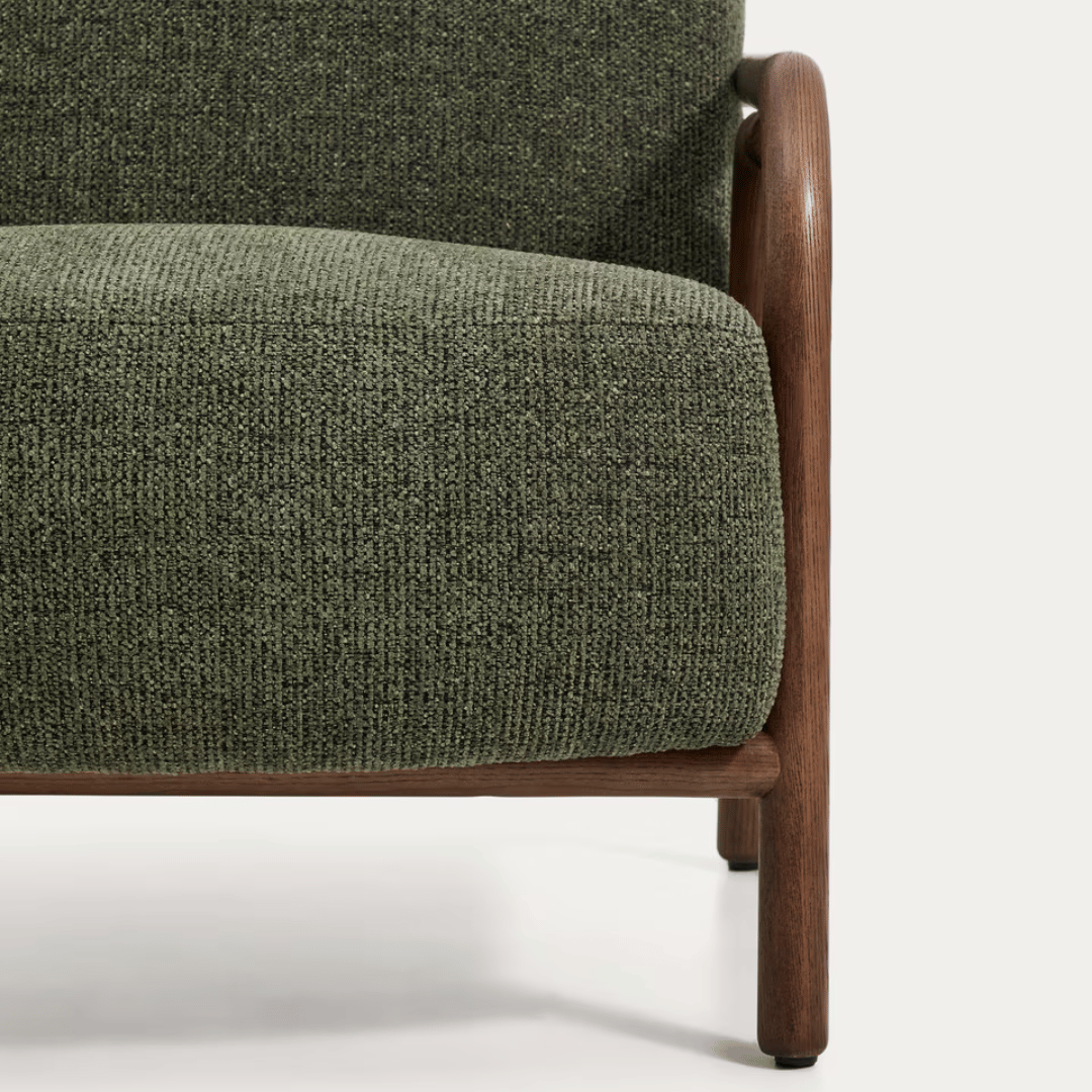 Fauteuil scandinave en polyester avec pieds en frêne massif pour salon