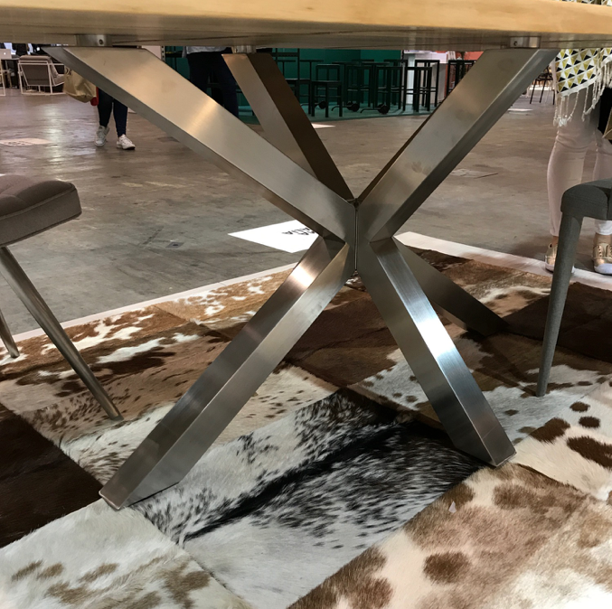 Table à manger rectangulaire contemporaine en MDF et verre trempé avec pieds en étoile en métal pour salle à manger