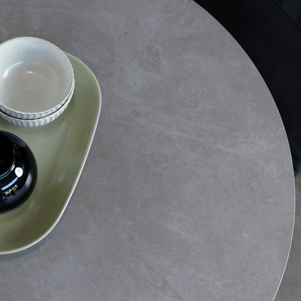 Table à manger extensible contemporaine en céramique avec mécanisme d'extension caché pour salle à manger
