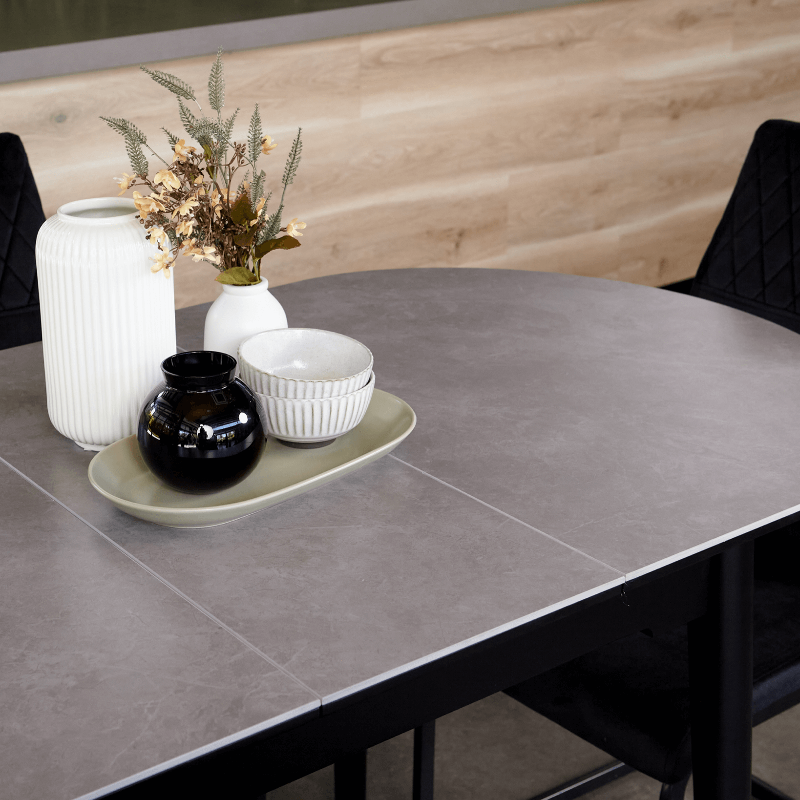 Table à manger extensible contemporaine en céramique avec mécanisme d'extension caché pour salle à manger