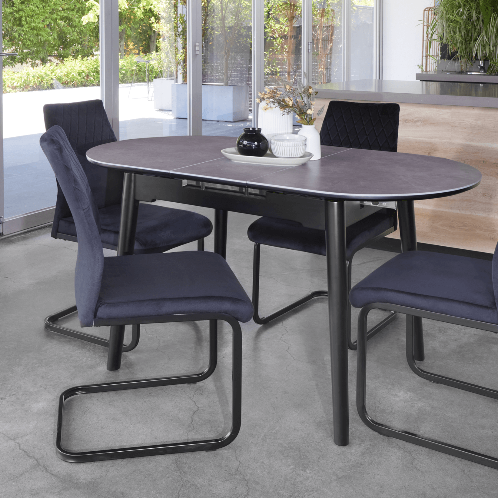 Table à manger extensible contemporaine en céramique avec mécanisme d'extension caché pour salle à manger