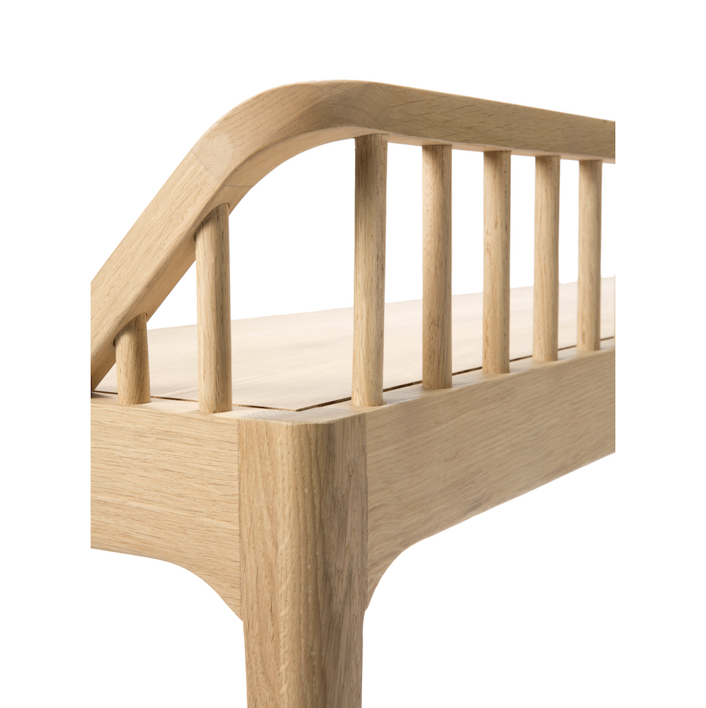 Banc scandinave en chêne massif avec design inspiré des fuseaux pour chambre ou couloir