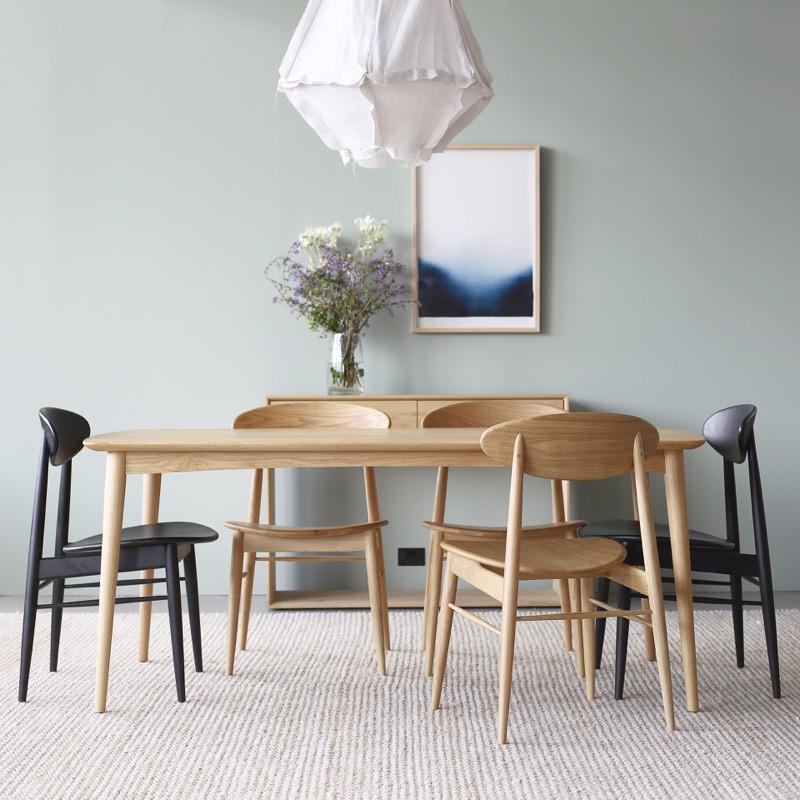 Table à manger rectangulaire en chêne américain massif d'inspiration japonaise avec traverse cintrée pour salle à manger