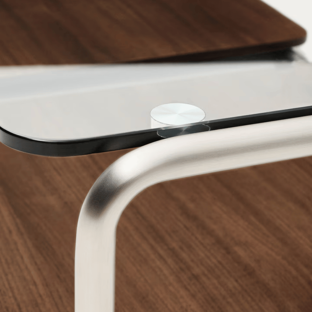 Table basse en verre trempé et placage de noyer du milieu du siècle avec panneau coulissant pour salon