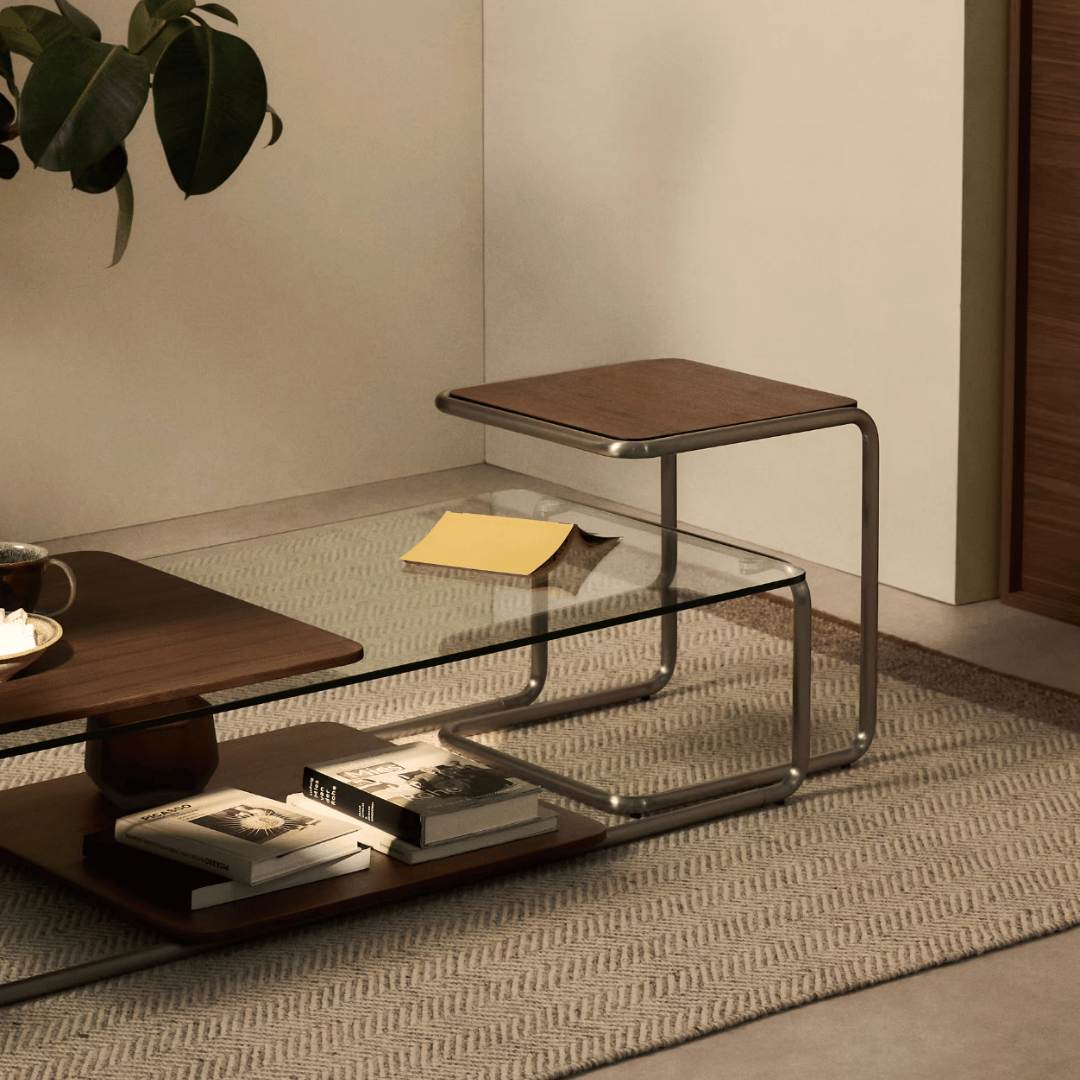 Table basse en verre trempé et placage de noyer du milieu du siècle avec panneau coulissant pour salon