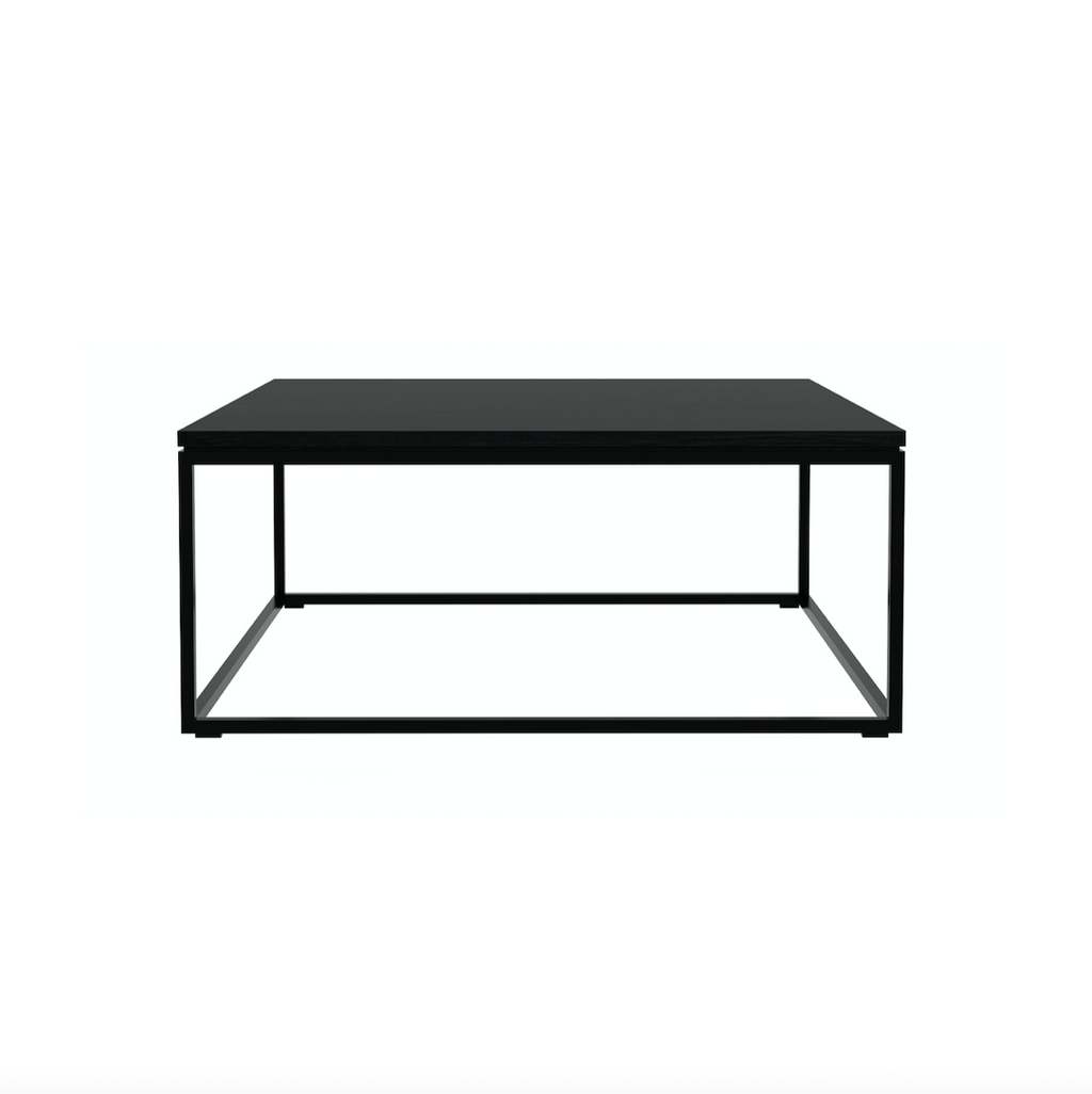 Table basse contemporaine en chêne massif avec base en métal thermolaqué noir mat pour salon