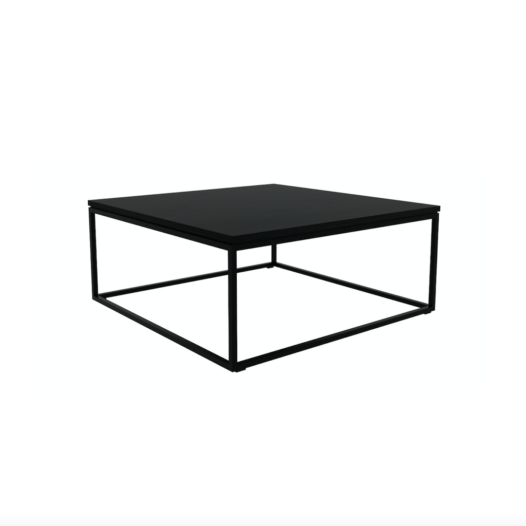 Table basse contemporaine en chêne massif avec base en métal thermolaqué noir mat pour salon