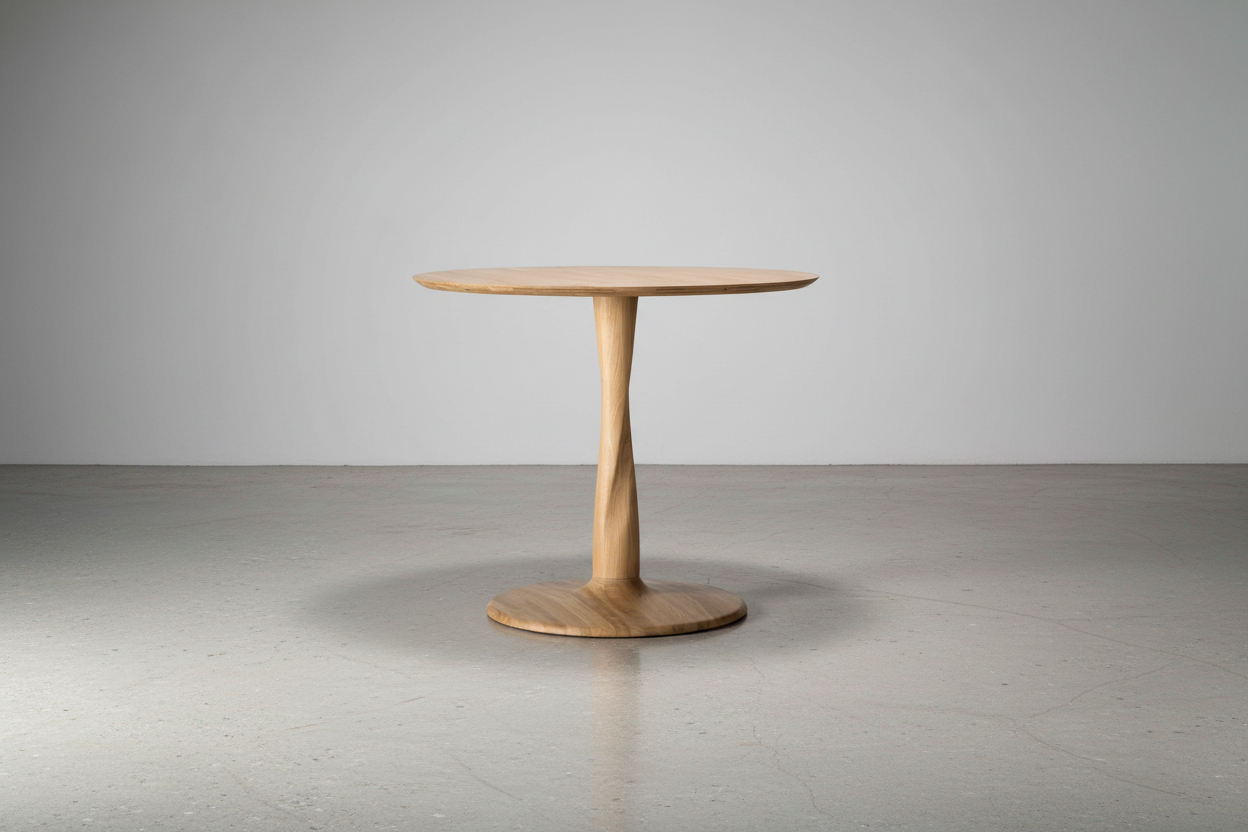 Table à manger ronde scandinave en chêne massif avec pied central sculptural pour salle à manger