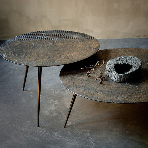 Table basse en poudre minérale artisanale avec texture organique faite à la main pour le salon