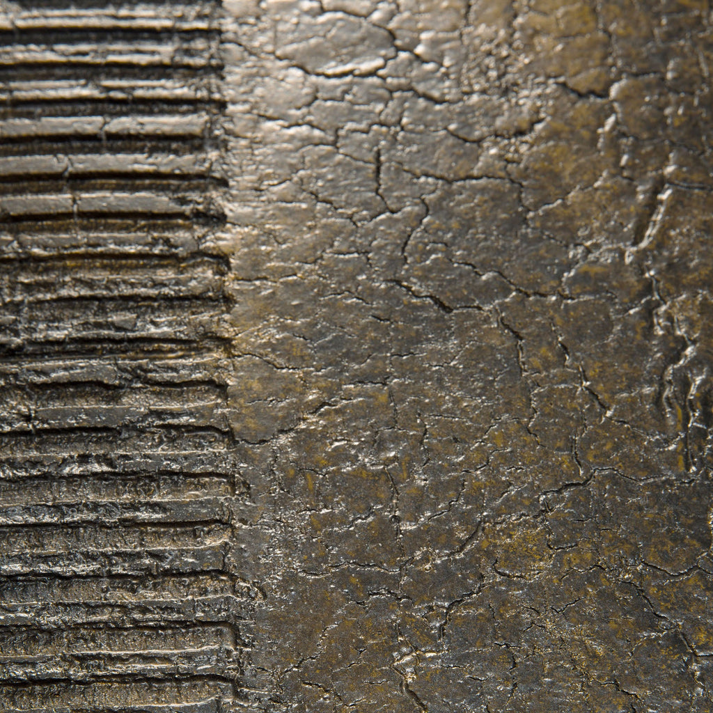 Table basse haute en poudre minérale artisanale avec texture striée faite à la main pour salon