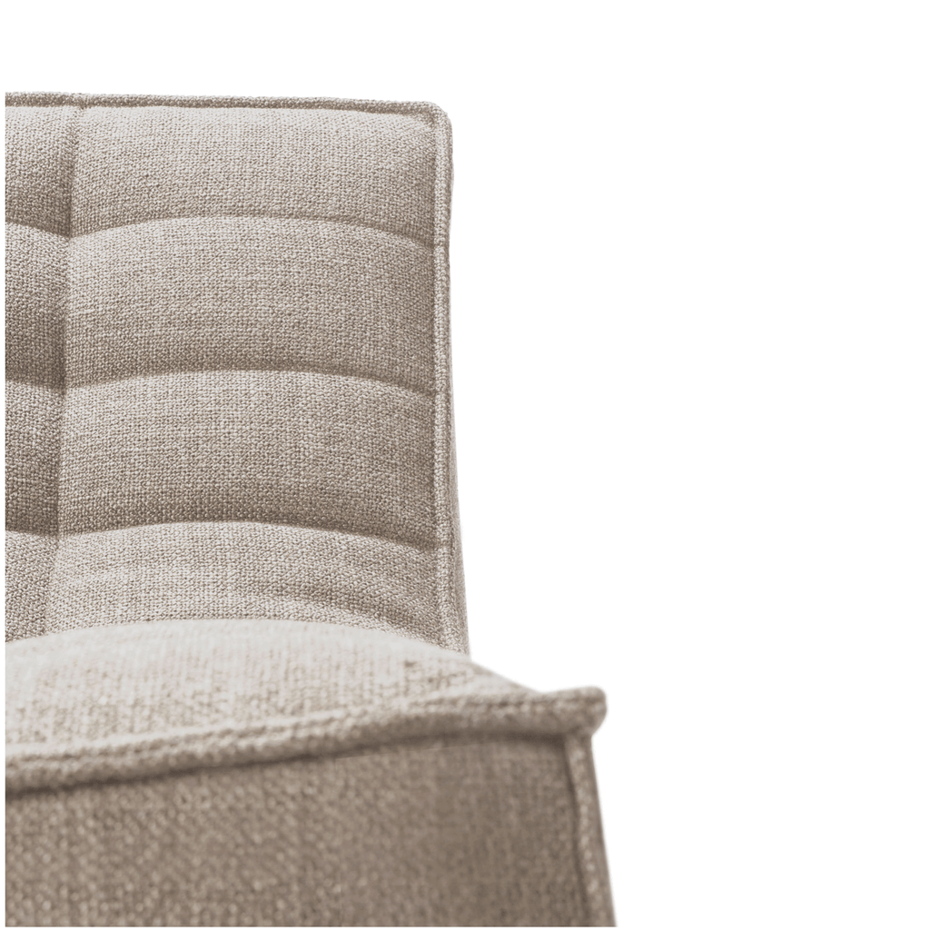 Fauteuil contemporain en polyester-acrylique avec assise capitonnée discrète pour salon