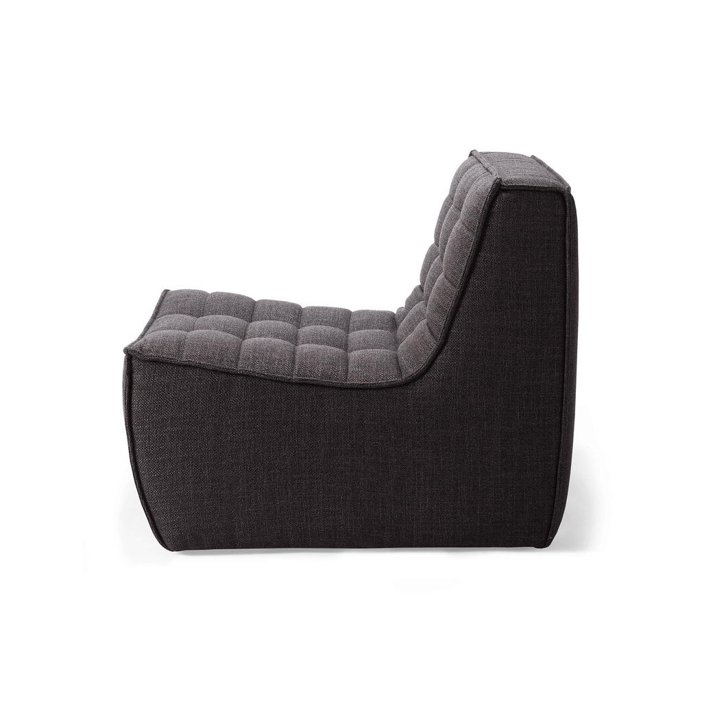 Fauteuil moderne en polyester-acrylique avec assise capitonnée incurvée pour salon
