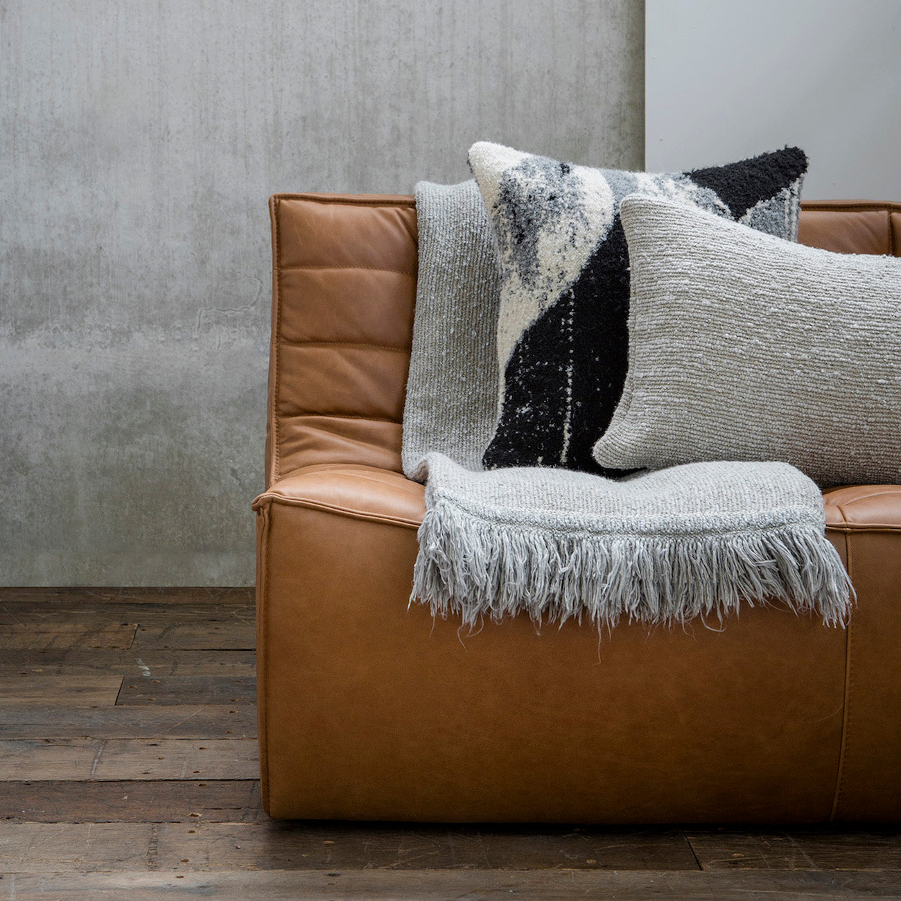 Fauteuil de salon classique en cuir pleine fleur aniline avec assise ergonomique capitonnée