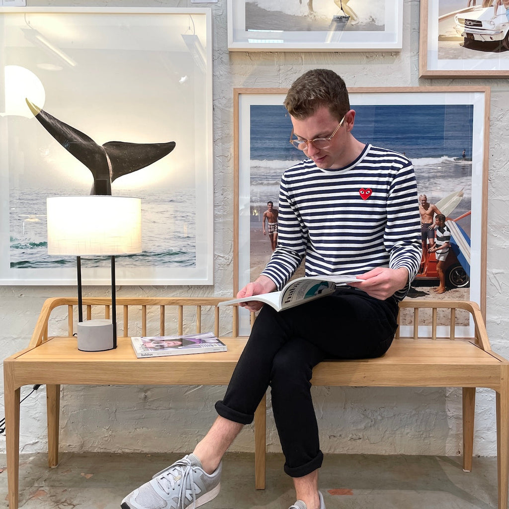Banc scandinave en chêne massif avec design inspiré des fuseaux pour chambre ou couloir